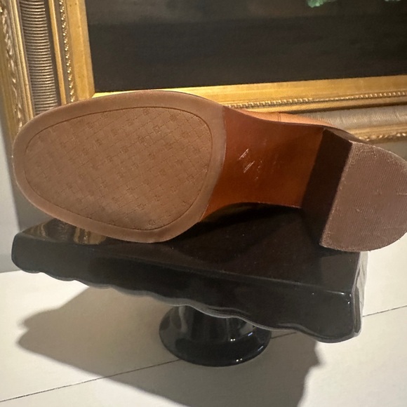 ANTONIO MELANI Tan Ankle Boots with Stacked Heel - Picture 5 of 7